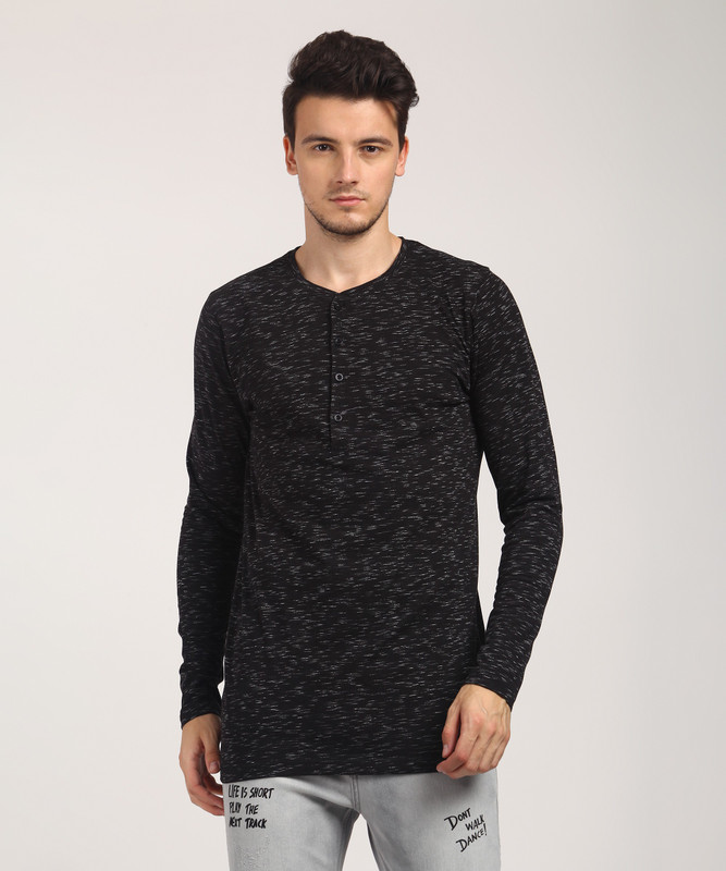 SKULT by Shahid Kapoor Self Design Men Henley Black T-Shirt