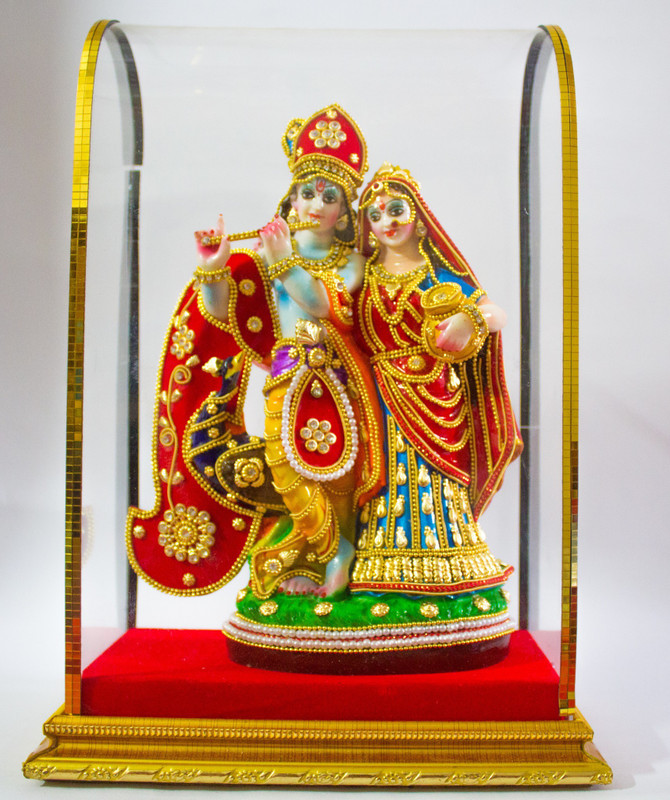 fhrh ESVAR Radha Krishna With Mayur Decorative Showpiece  -  15 cm(Polyresin, Red, Green, Gold, White)