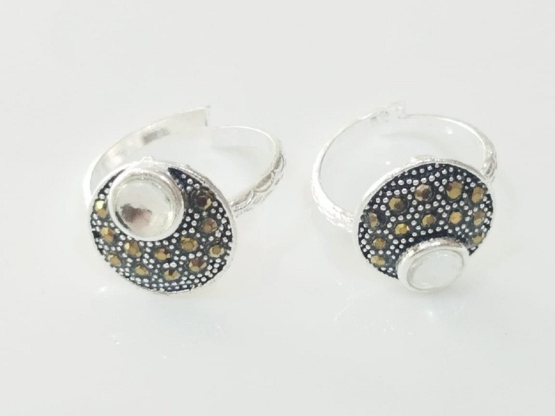 krishna fancy jewellers silver and stone toe ring Silver Cubic Zirconia Silver Plated Toe Ring