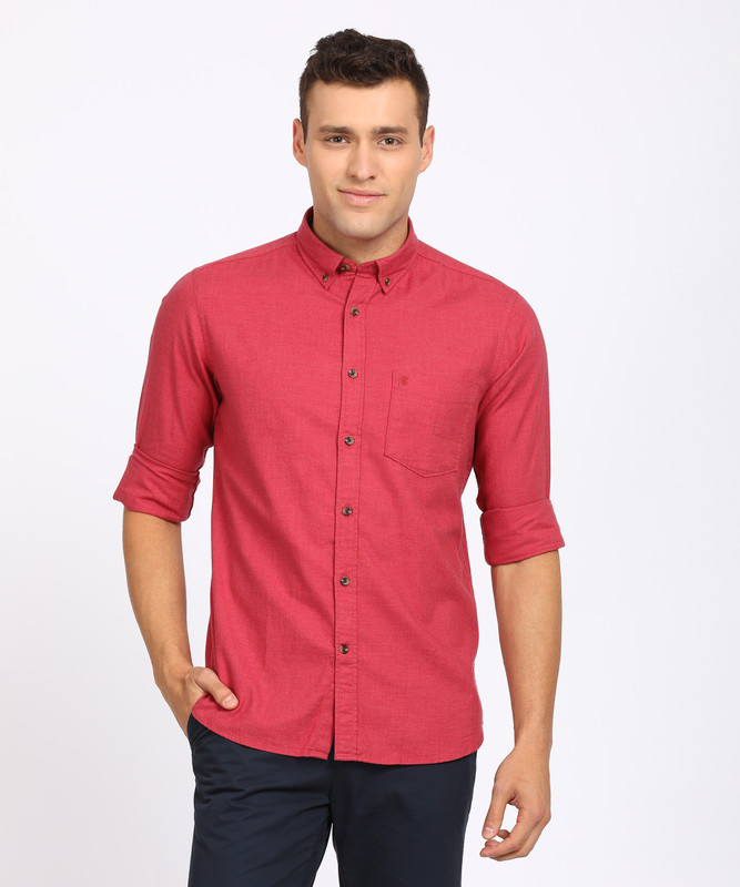 Izod Men Solid Casual Pink Shirt