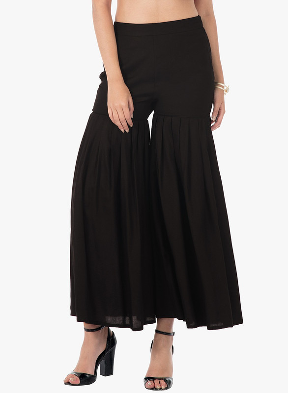 indya Relaxed Women Black Trousers