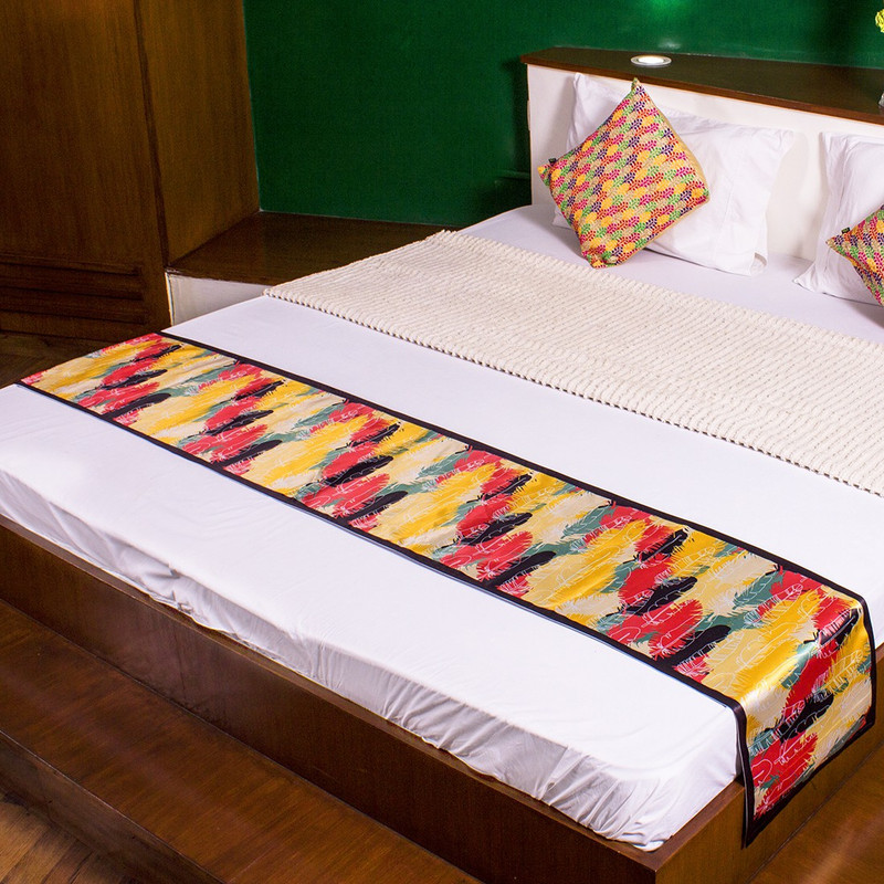 v2g White 198.14 Table Runner(Polyester)