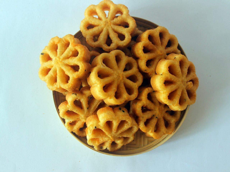 looms & weaves - Ready to eat Kerala Snacks -Achappam (Mold Cake)- Homemade) - 25 Nos(250 g)