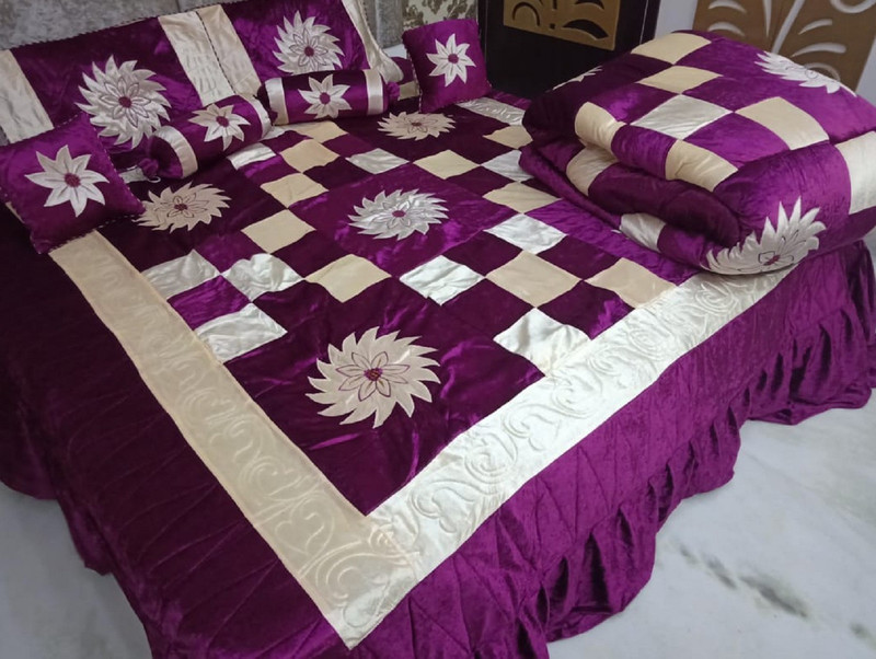 saksham Velvet Bedding Set(Multicolor)