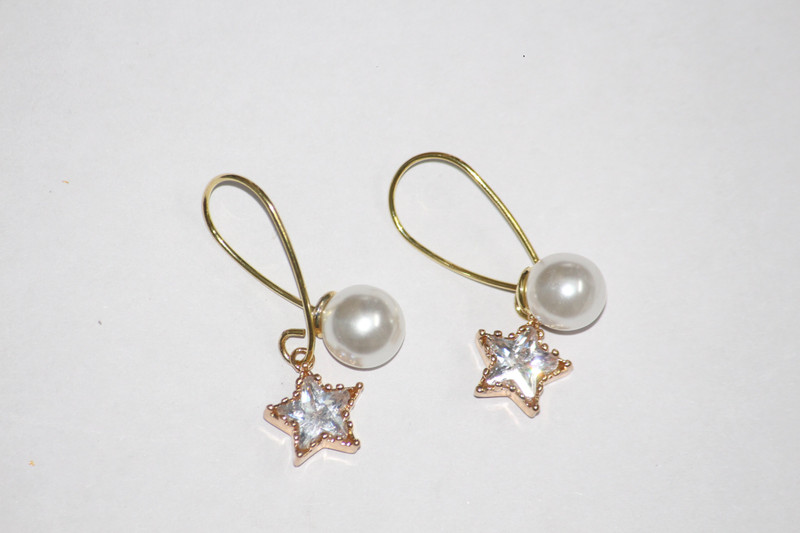 foxdean india Gold star pearl type earrings Diamond, Pearl Acrylic, Metal, Stone Plug Earring