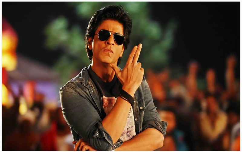 Shah Rukh Khan Poster Shahrukh Khan Posters Shah Rukh Khan Shah Rukh Khan Wall Poster Paper Print 12 Inch X 18 Inch Rolled Buy Online In Gibraltar At Gibraltar Desertcart Com Productid 156349698 There are a lot of similarities between the posters of shahrukh khan starrer zero and a french movie named un homme à la hauteur which released in the year 2016. shah rukh khan poster shahrukh khan posters shah rukh khan shah rukh khan wall poster paper print 12 inch x 18 inch rolled