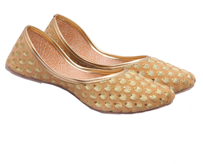 Royal Collection Handmade Embroidered Appealing Jutis For Women(Gold)