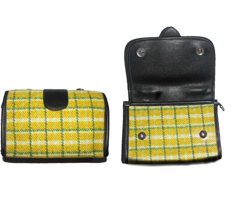 daisy deals Casual Yellow  Clutch