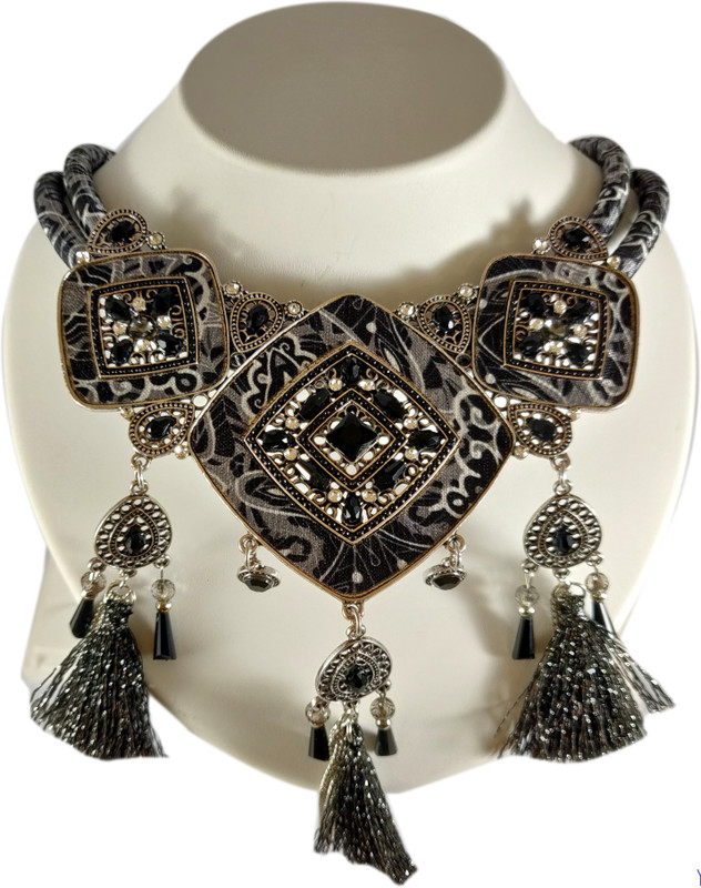 felcon Stunning Appearance Black Neckpiece Beads Silver Plated Alloy Necklace