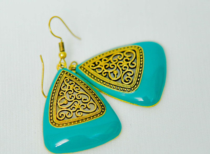 pureeverstylish 12424256 Cat's Eye, Andalusite, Emerald Mother of Pearl, Alloy Jhumki Earring