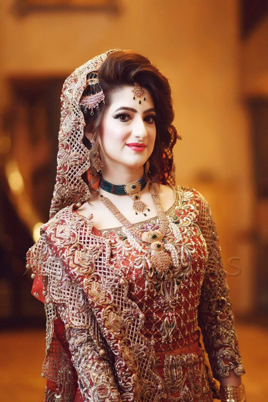 Posters 300 GSM Poster With Glossy Lamination (13ÃÂ19) beautiful picture of bridal for parlour Paper Print(18 inch X 12 inch)