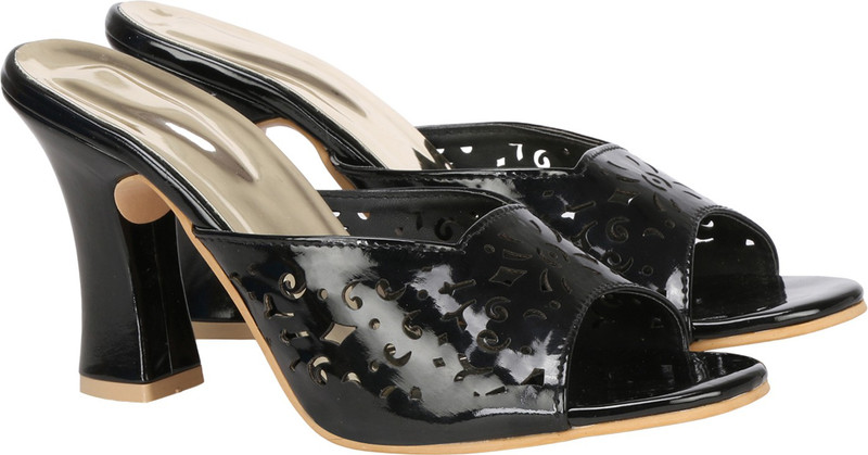 misto Women Black Wedges
