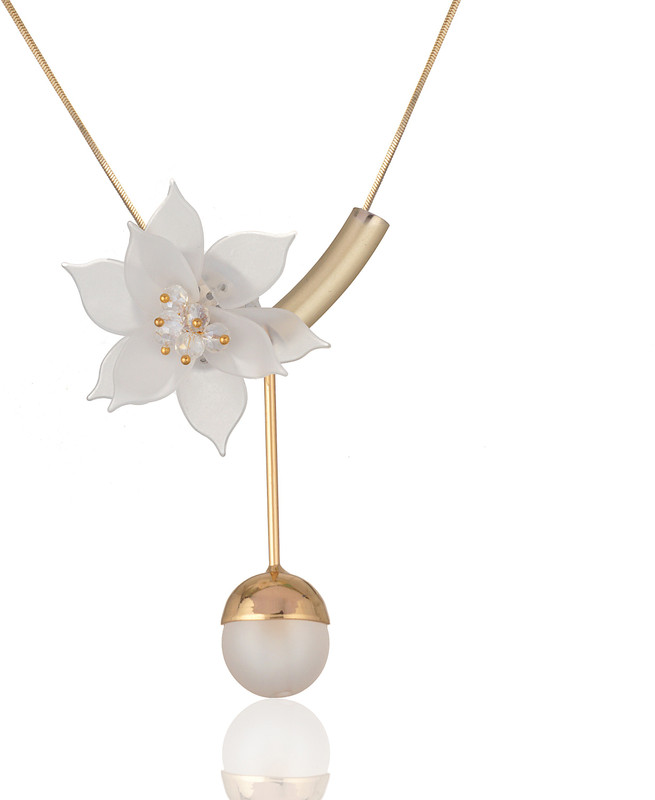 aksma WHITE FLOWER Metal Necklace