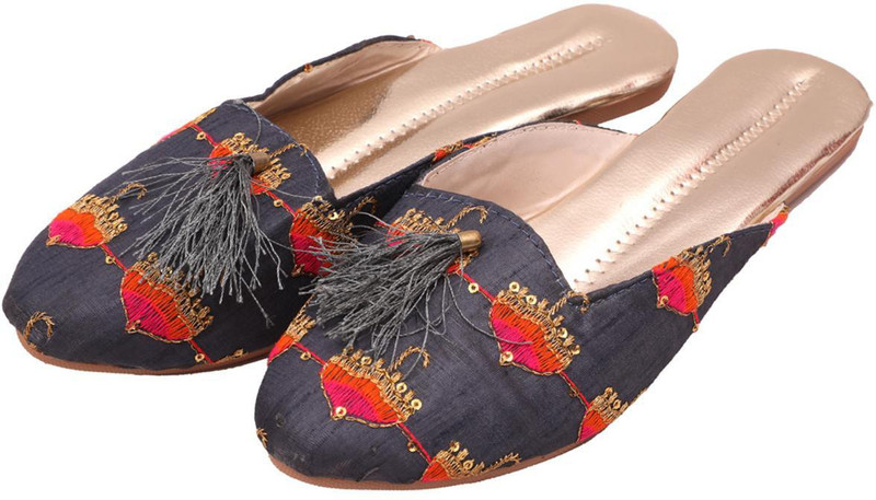 rajeraj Women Grey Flats