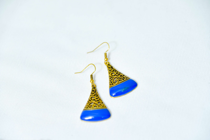 pureeverstylish blue325111 Cat's Eye, Turquoise Mother of Pearl, Alloy Jhumki Earring