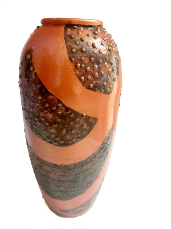 evonica The brown colored Flower Vase has beautiful design.As this product is Handcrafted there might be a slight colour and design variation which is natural and hence makes the product unique.Art type:Vase is hand painted and handmade., Material: Terracotta, Color:Multi Terracotta Vase(5.5 inch, B