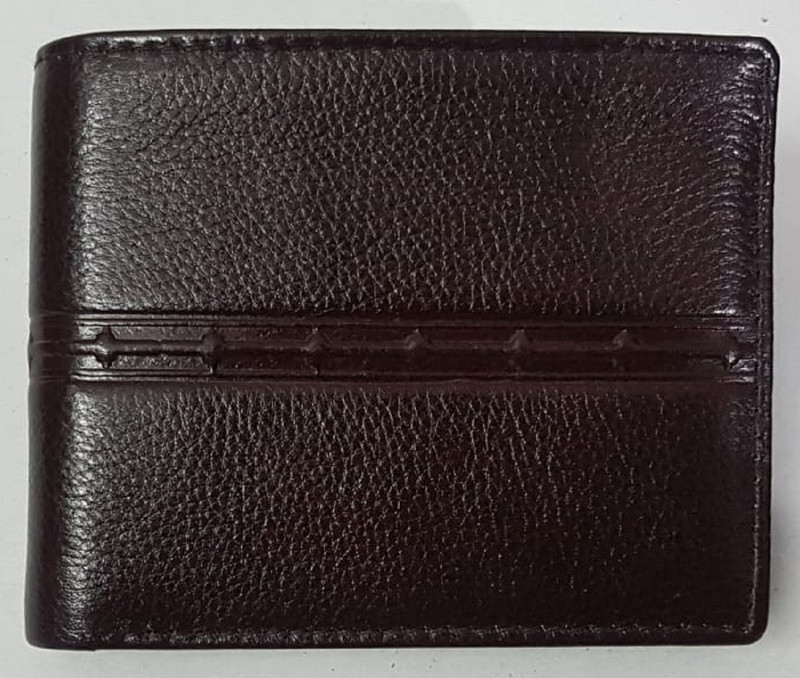 hintz Men Black Genuine Leather Wallet(7 Card Slots)