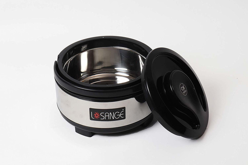 Xllent Xllent Collections casserole that'll help you serve hot and delicious food to your family and guests. Designed to keep cooked food hot for hours, it'll eliminate the need of warming it multiple times before serving, which often results in losing the original flavor and aroma of spices and her