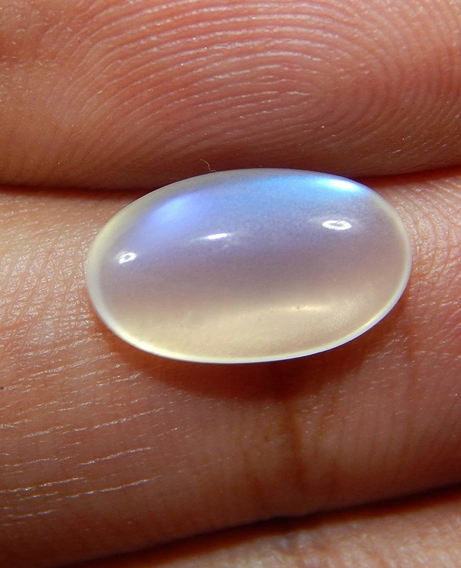 hoseki Natural Blue Moon Stone ceylon AAA++ Best quality 3.1Cts stone Regular Oval Crystal Stone(White 1 Pieces)