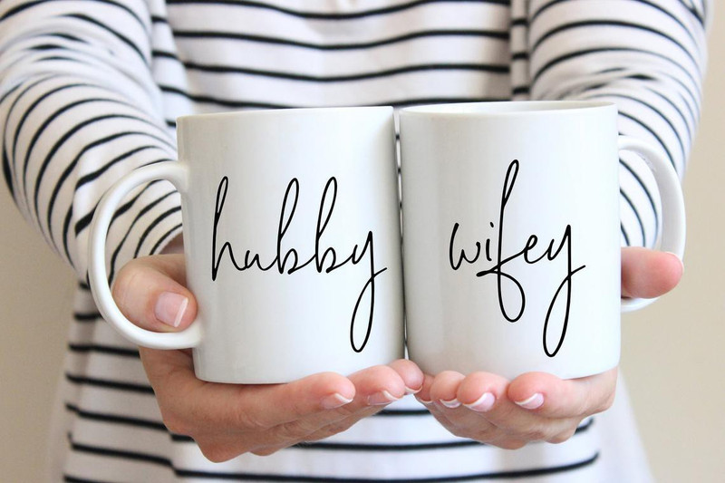 JAIPURART "Hubby Wifeys" Couples, Couples Gift Set, Mr and Mrss, Wedding Gift Idea, Unique Wedding Gift, Valentines Day Gift Ceramic Coffee Mug(325 ml, Pack of 2)