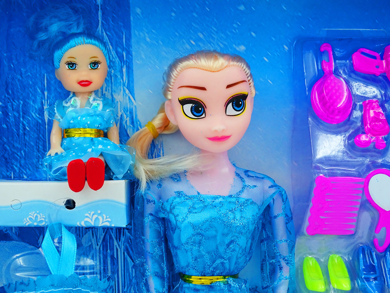 Johnnie Boy Forever Kidzz Frozen Anna Elsa & Little Baby Doll House Set with 2 Dresses, 8 Different Types Shoes and Make up Accessories(Blue)