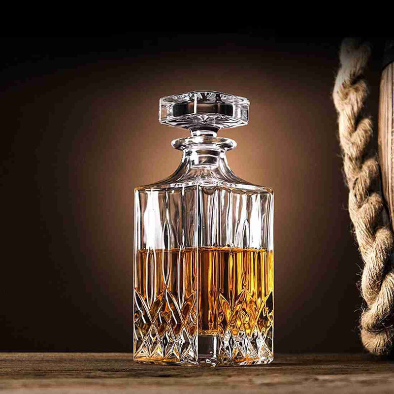 GOLDFINCH European Style Squarer Whisky, Wine, Vodka, Liquer, Scotch Decanter Whisky, Wine, Vodka, Liquer, Scotch Decanter(Glass, 33 oz)