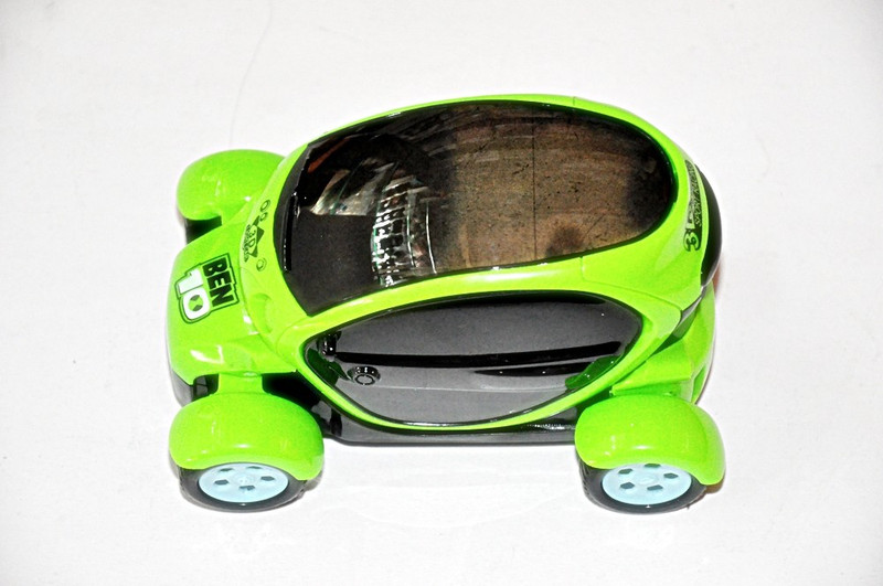 Ruppiee Shoppiee Ben 10 3D Light Car(Green)
