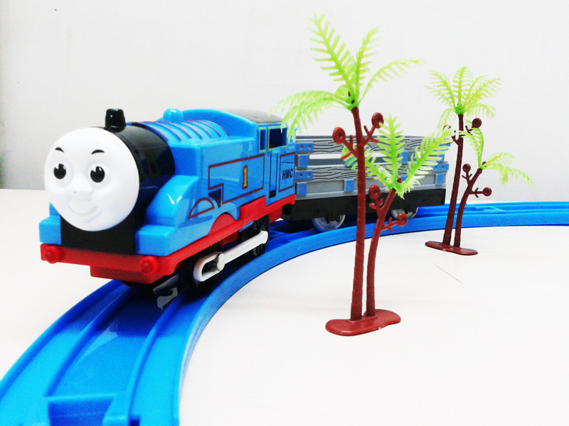 Gift World Train Set & Track Set Battery Operated 18PCS(Multicolor)
