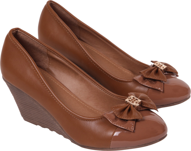 Ilo Women Beige Wedges