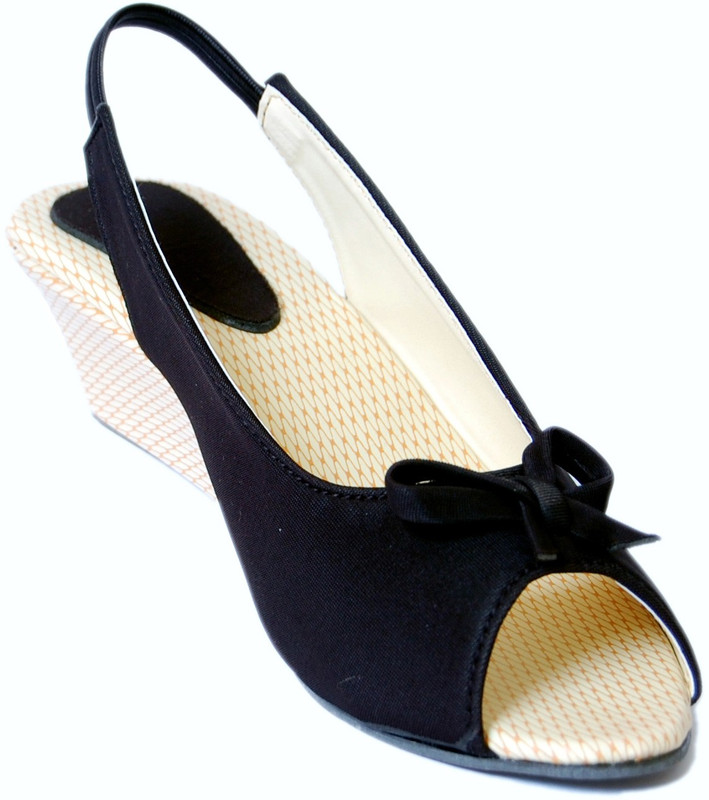 Gizelle Women Black Wedges