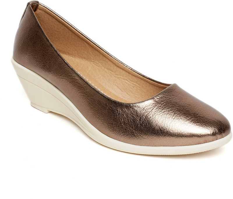 Vendoz Women Tan Wedges