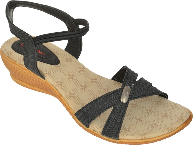 Exotique Women Black Wedges