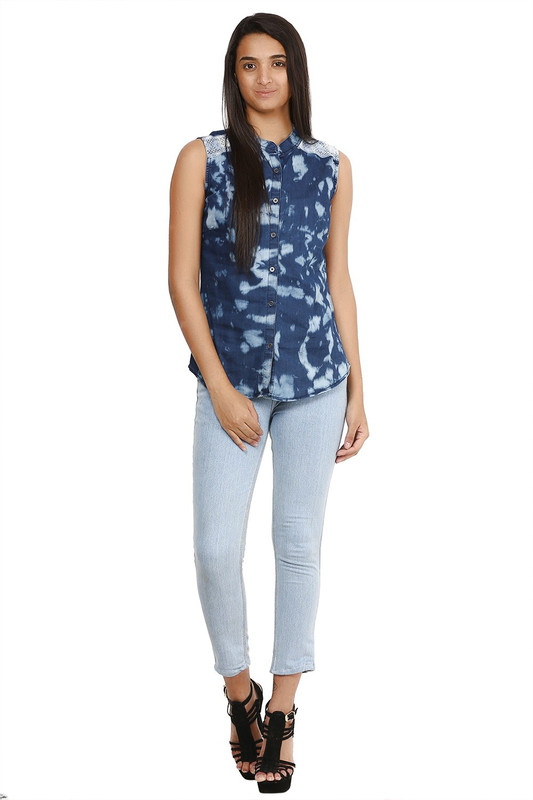 Glitterss Women Printed Casual Blue, White Shirt