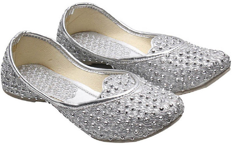 Port Women's Silver Punjabi Jutti For Women(Silver)