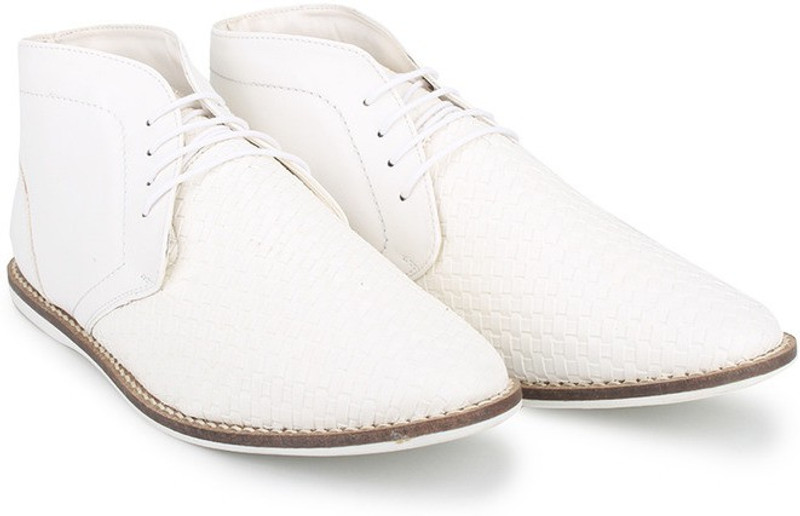 Knotty Derby Thomas Chukka Casuals For Men(White)