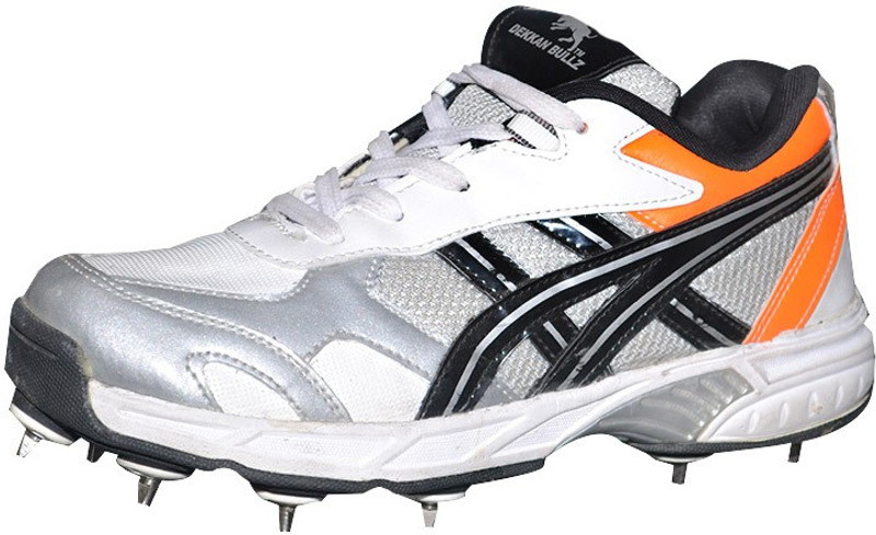 Dekkam Bullz D-71-Spiky Cricket Shoes For Men(White)