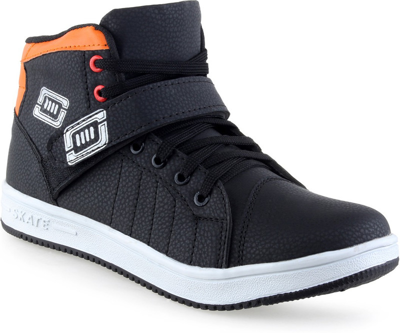 V5 Casual Shoes For Men(Black, Orange)