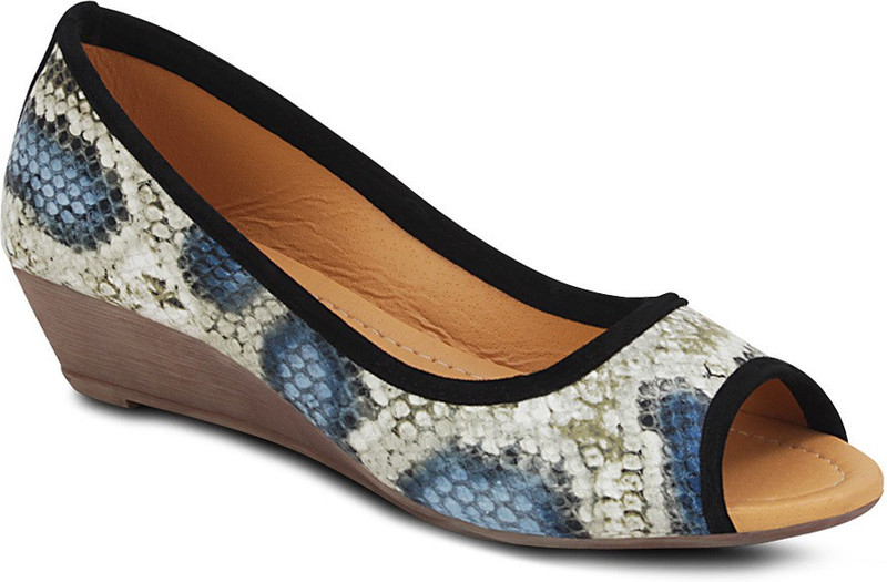 Get Glamr Trauja Bellies For Women(Blue)