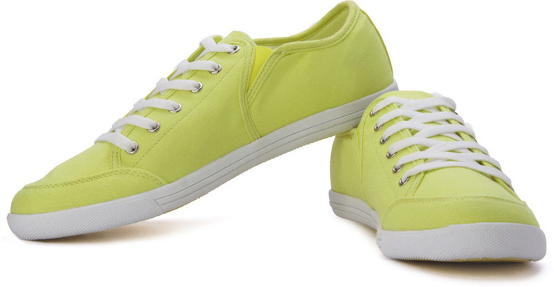 Fila Crome Sneakers For Men(White, Yellow)