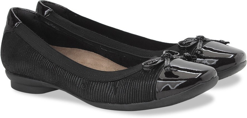 Clarks Candra Glow Black Sde Slip On shoes For Women(Black)