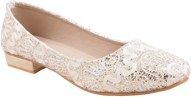 Adorn Active and Stylish Bellies Shoe For Women(Gold)