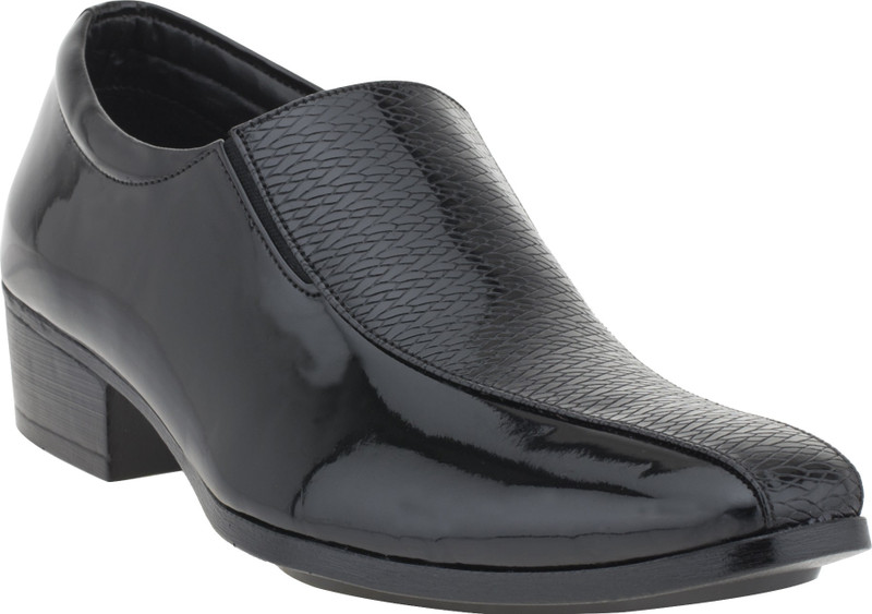 Footista Vanquish Slip On For Men(Black)