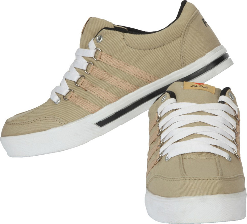 Firefox Cricket Shoes For Men(White, Blue) Firefox Cricket Shoes For Men(White, Blue)