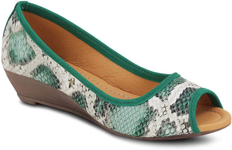 Get Glamr Trauja Bellies For Women(Green)