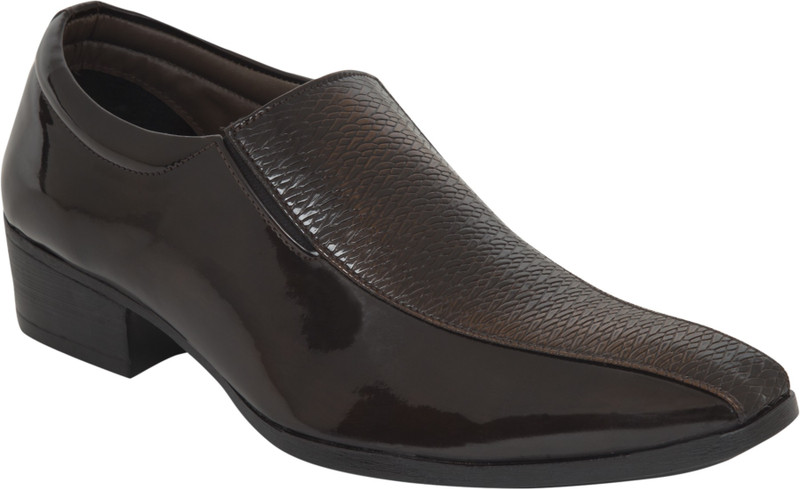 Footista Vanquish Slip On For Men(Brown)