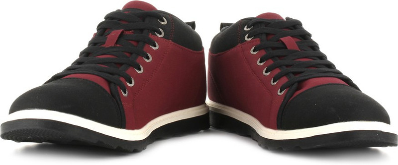 Fila Nuzia Sneakers For Men(Maroon, Black)