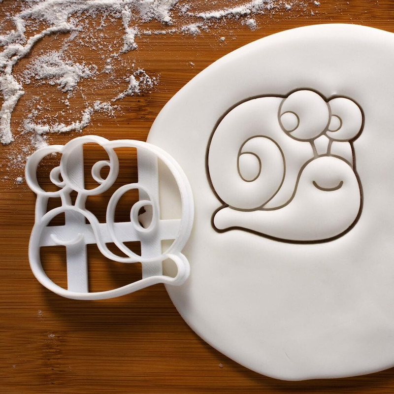 EROTNGO Maple Snail Cookie Cutter | Unique Snail-Shaped Biscuit Mold, Autumn Baking Cookie Cutter