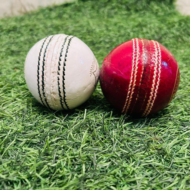 Iris Grape ® Combo of Red & White Cricket Ball Designed with 4 Cut Piece For 40 Overs Cricket Leather Ball(Standard, Pack of 2, Red, White)