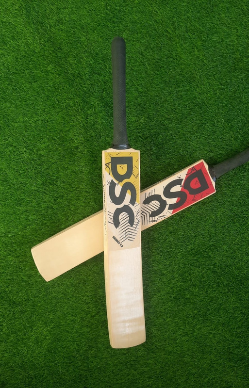 Raider Hitman Soft Tennis Light Weight Kashmir Willow Cricket bat (Green Ball) Kashmir Willow Cricket  Bat For 15+ Yrs(900 g)