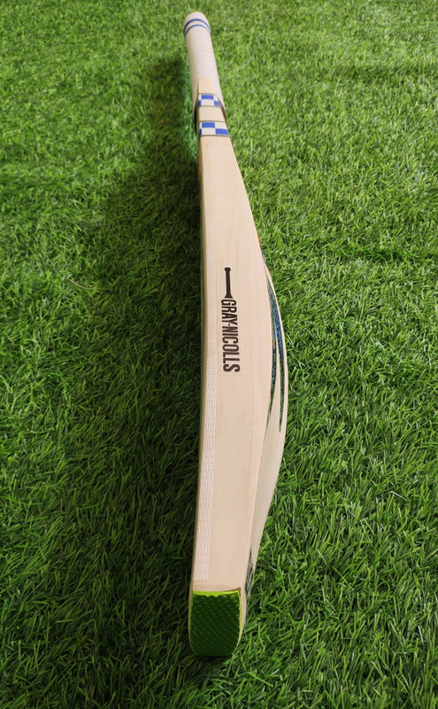 Y2M Pro Kooka Shadow Pro Handcrafted English Willow Cricket  Bat For 15+ Yrs(1 kg)